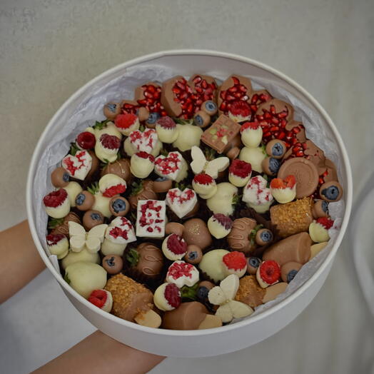 Микс клубника в шоколаде, малина , голубика, гранат