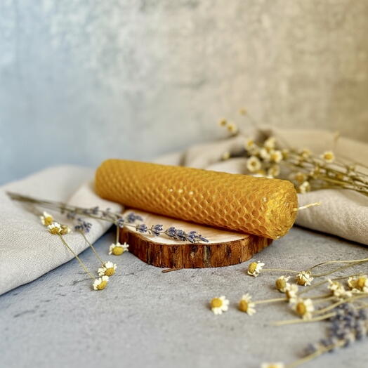 Желтая свеча из вощины «Вдохновение и творчество» (размер M)