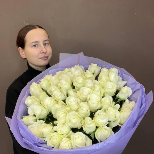 Букет из 51 белой розы в оформлении (по желанию можно изменить цвет оформления)