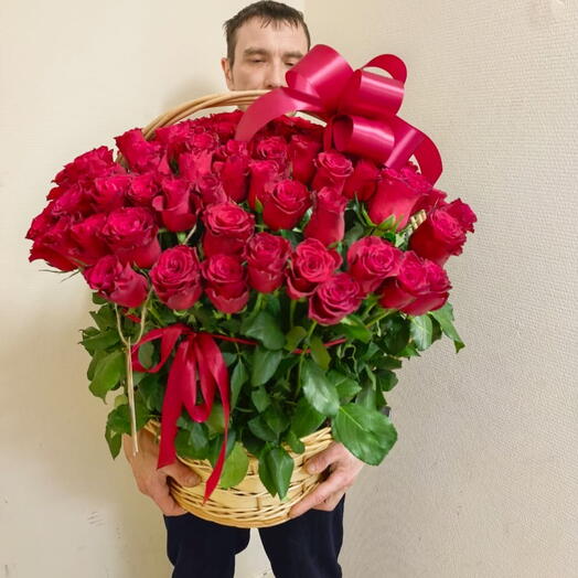 Корзина с цветами 101 штука