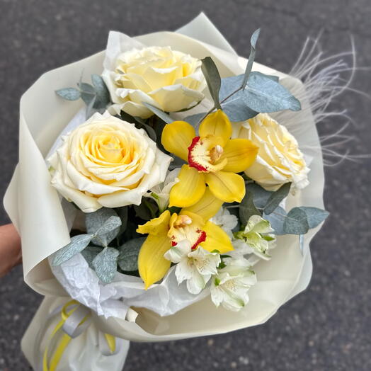 Букет «Солнечный» с орхидеей и розой