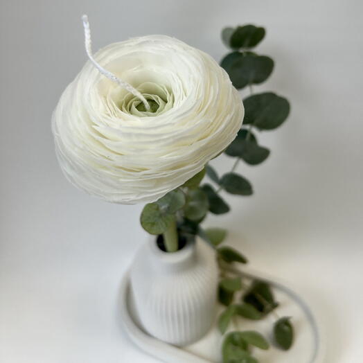 Ранункулюс свеча ручной работы из соевого воска