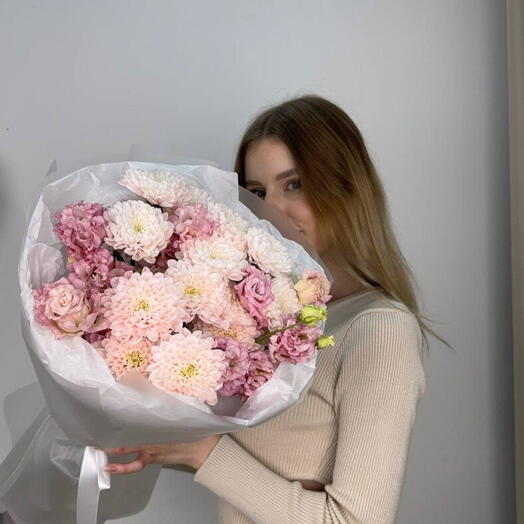 Букет из кустовой хризантемы и розовой эустомы 206