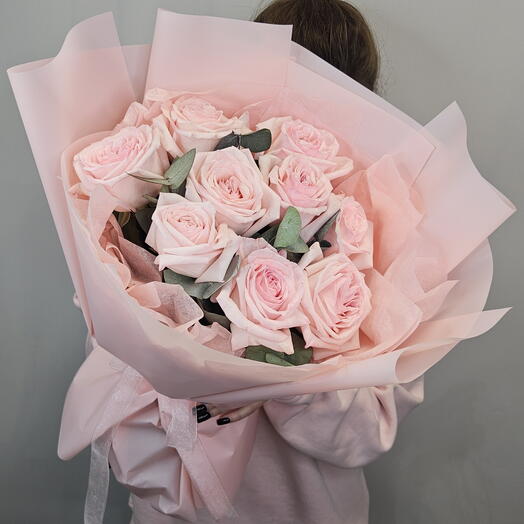 9 пионовидных роз Pink O Hara с эвкалиптом