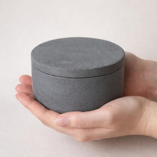 Большая ароматическая свеча «красный грейпфрут» в бетонном горшочке 200 мл