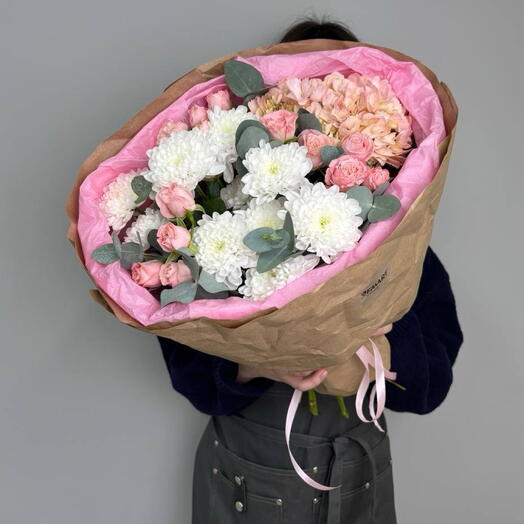 Первое свидание💘Гортензия, хризантема и кустовая Роза