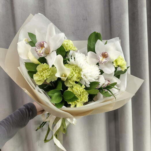 Букет с орхидеей, каллой, хризантемой