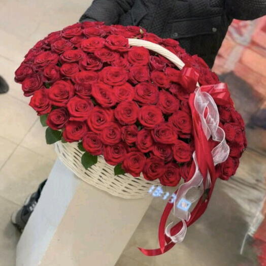 Корзина с цветами ред розы