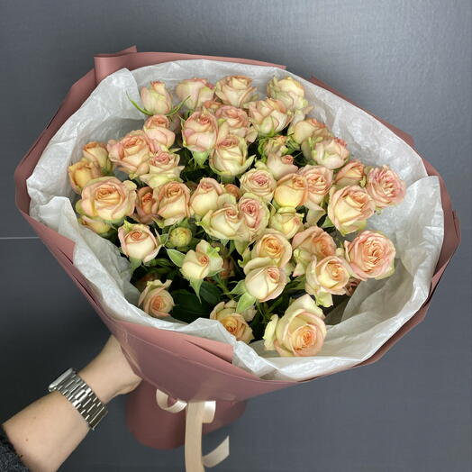 Монобукет из 9 персиковых кустовых роз