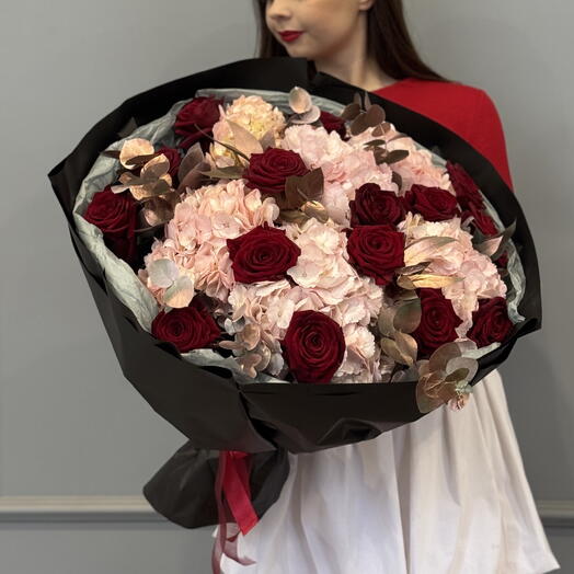 Букет "LUSH LOVE FLOWERS"