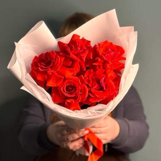 BOUQUET 091. Букет алых французских розочек