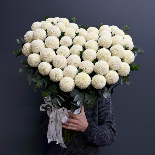 Премиальная композиция «Сердце» хризантемы «Момоко»