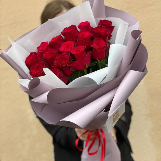 15 красных роз