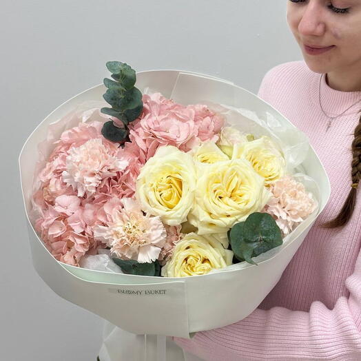 Букет из 7 роз (Эквадор), гортензии, диантусов