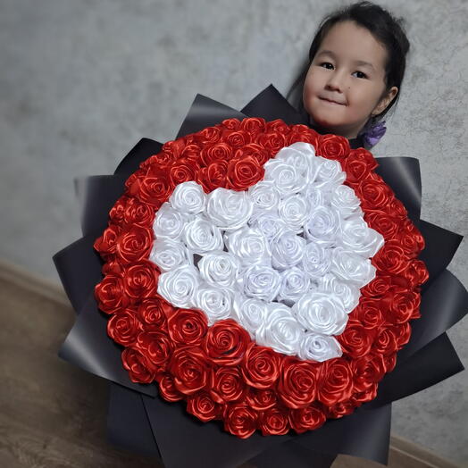 101 роза из атласных лент