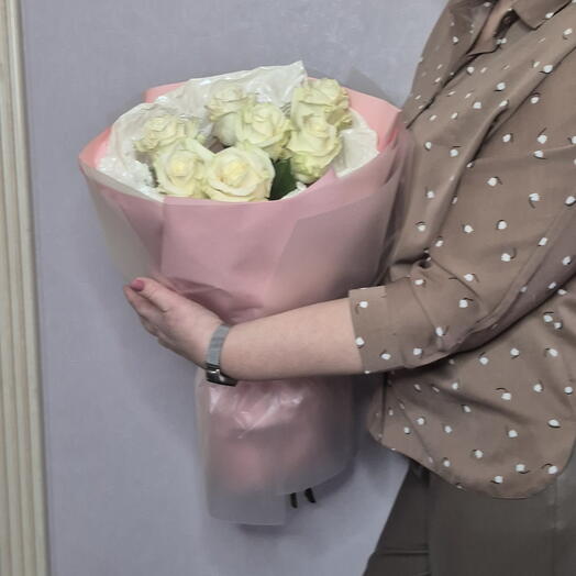 Монобукет из 7 белых роз