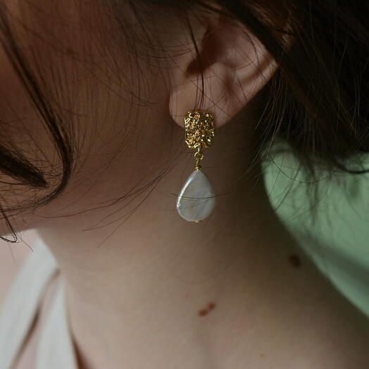 Baroque style natural freshwater pearl earring