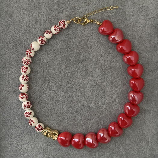 Ожерелье из керамических бусин