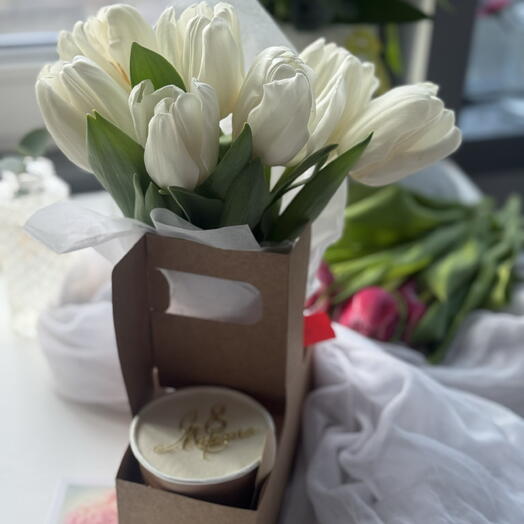 Тортик в стакане + тюльпаны  на 8 марта