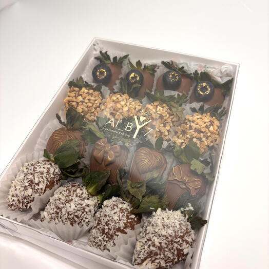 Набор клубники 16 штук