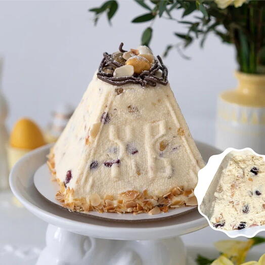 Творожная Пасха с клюквой, изюмом и миндалём