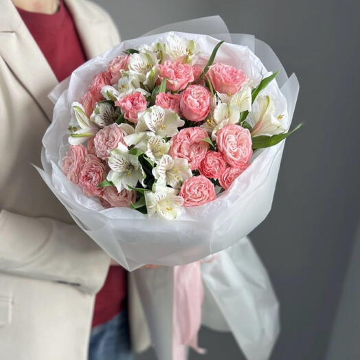Букет с кустовой розой и альстромерией 💕
