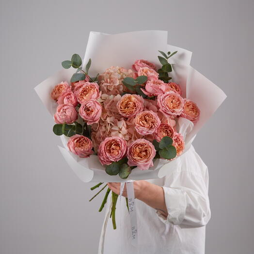 Bouquet of peony-shaped roses and pink hydrangeas| Peony-shaped roses and hydrangeas. BOUQUET 580