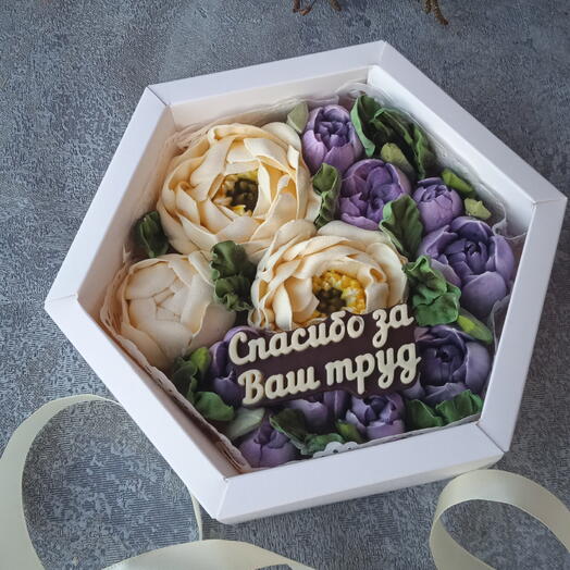 Пионы и тюльпаны из зефира с шоколадным топпером для учителя воспитателя
