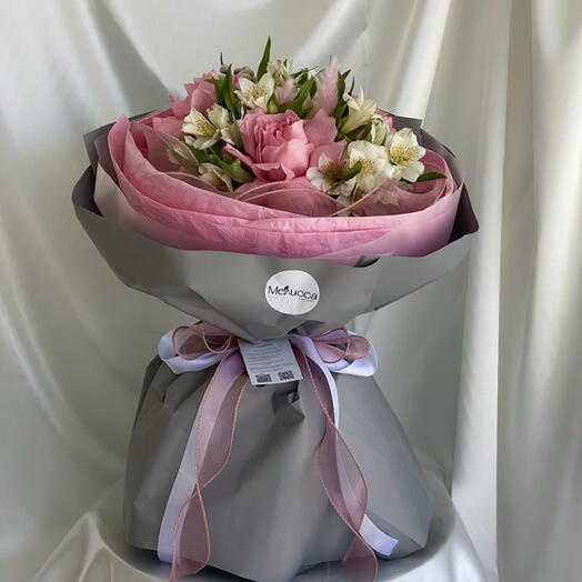 Букет с ажурными розами 🌸