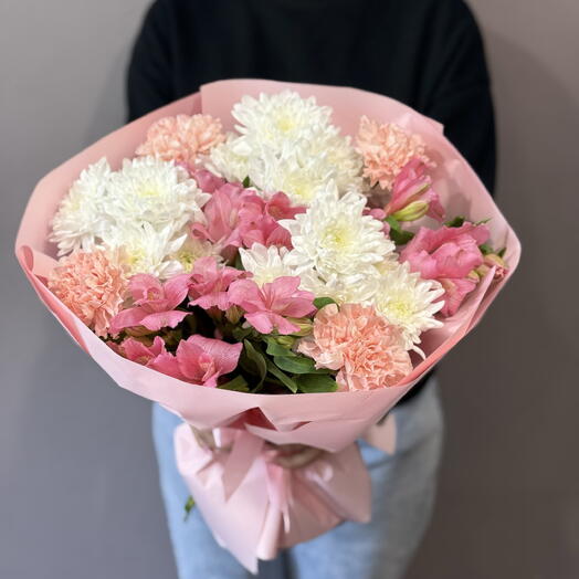 Яркий букет из хризантем и альстромерий 🤍🌸