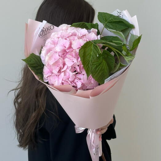 Букет с гортензией и малиной 🌸