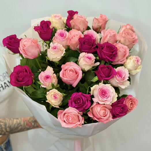 33 разноцветные розы