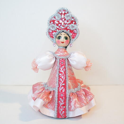 Сувенирная кукла в розовом атласном сарафане