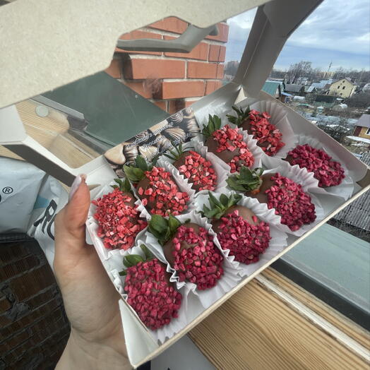 Коробочка клубники в шоколаде