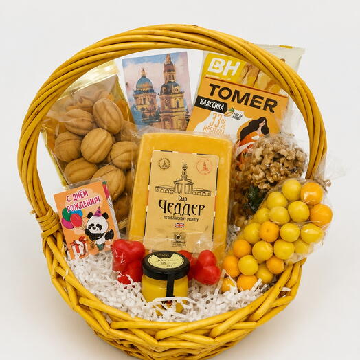Подарочная корзина на День Рождения со сладостями, сыром, орехами и медом