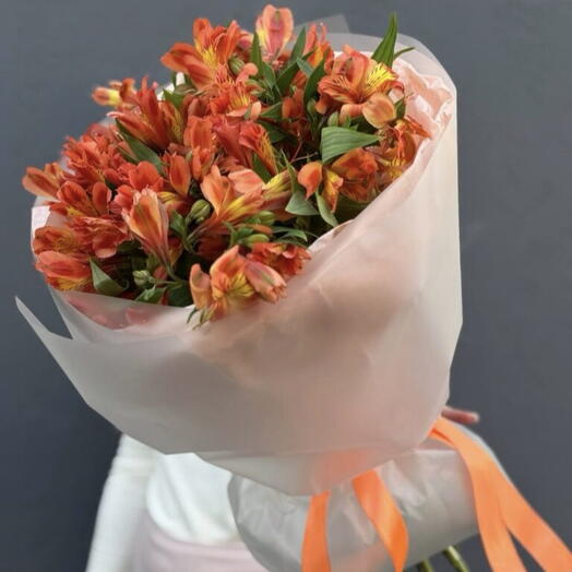 Охапка альстромерий в трендовом оранжевом цвете 🧡