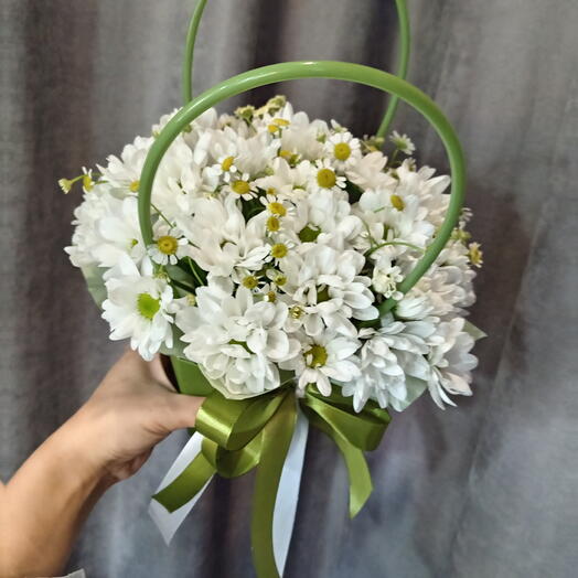 Комплимент из ромашковой хризантемы