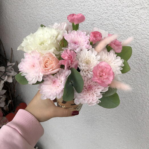 Нежный стаканчик-комплимент Bloom room, хризантема, Диантус, Роза, эустома