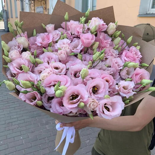 Букет из 39 веток розовой эустомы