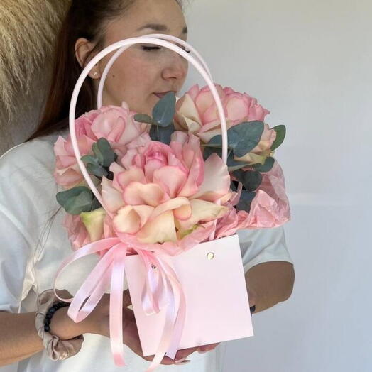 Ажурные розы в сумочке