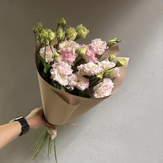 Кулек нежно розовых эустом