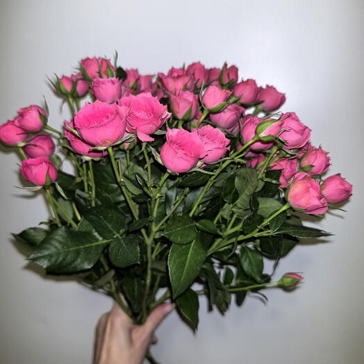 Букет из 9 розовых кустовых роз