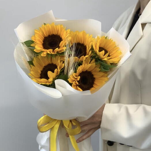 Букет с подсолнухами