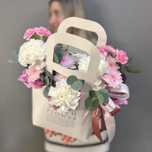 Композиция «Сладкая вата»🍡🎀💕 с диантусами, хризантемой кустовой , эвкалиптом