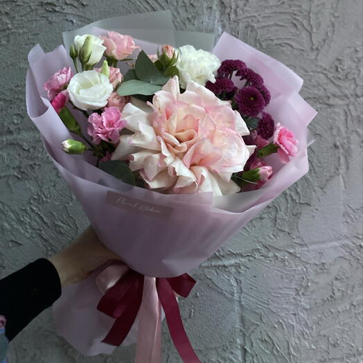 Букет с кустовыми диантусами