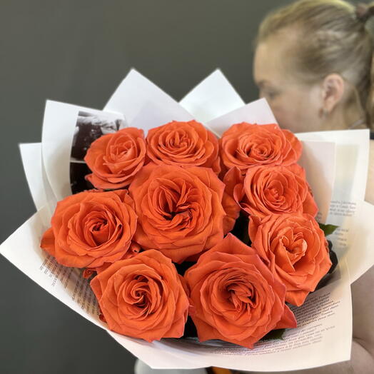 Монобукет из 9 ярких роз