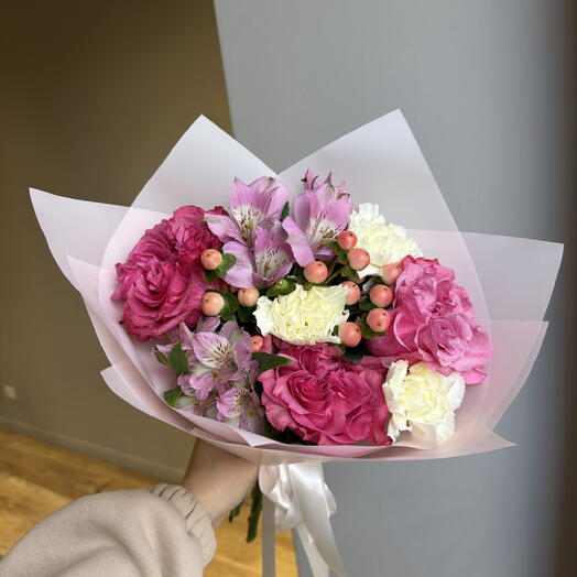 Букет из пионовидной розы,диантусов, и альстромерии 🌸💐💕