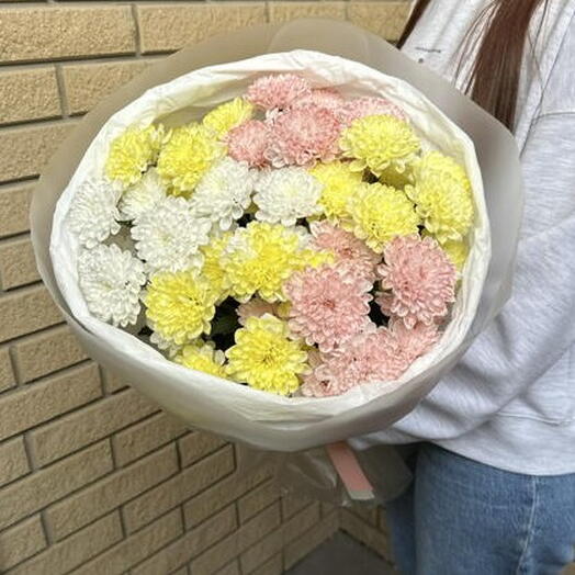 Букет из разноцветной кустовой хризантемы