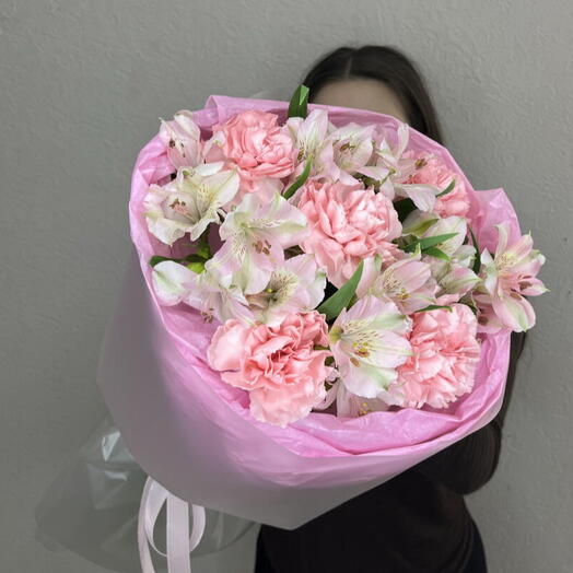 Розовый букет из альстромерии и диантусов 💓