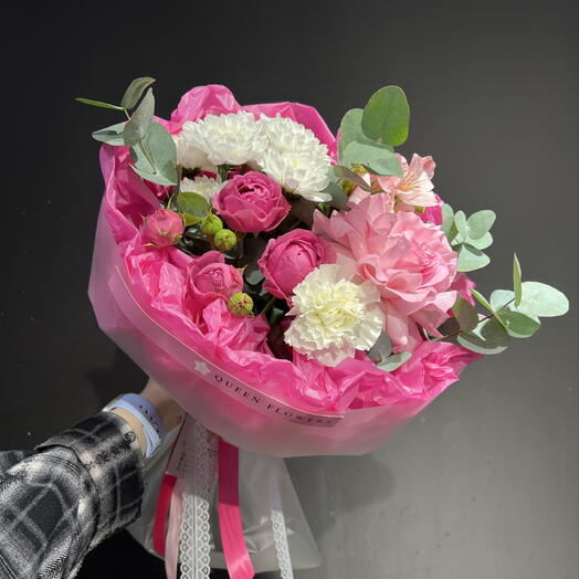 ХИТ ПРОДАЖ🌸
Сборный букет из французской розы, эвкалипта, кустовой хризантемы, кустовой розы и диантуса и альстромерии